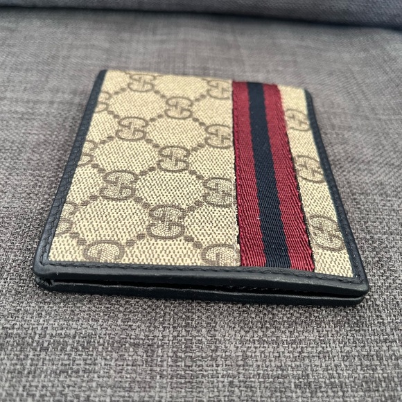Gucci - Bifold GG Supreme Bifold Wallet - Picture 9 of 13